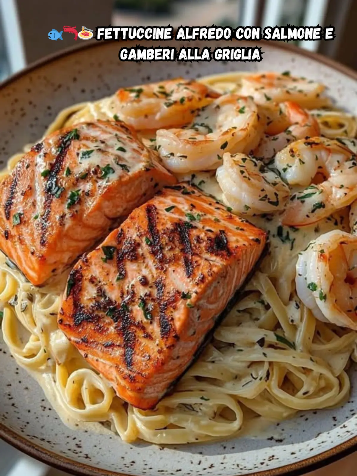 Fettuccine Alfredo con Salmone e Gamberi alla Griglia